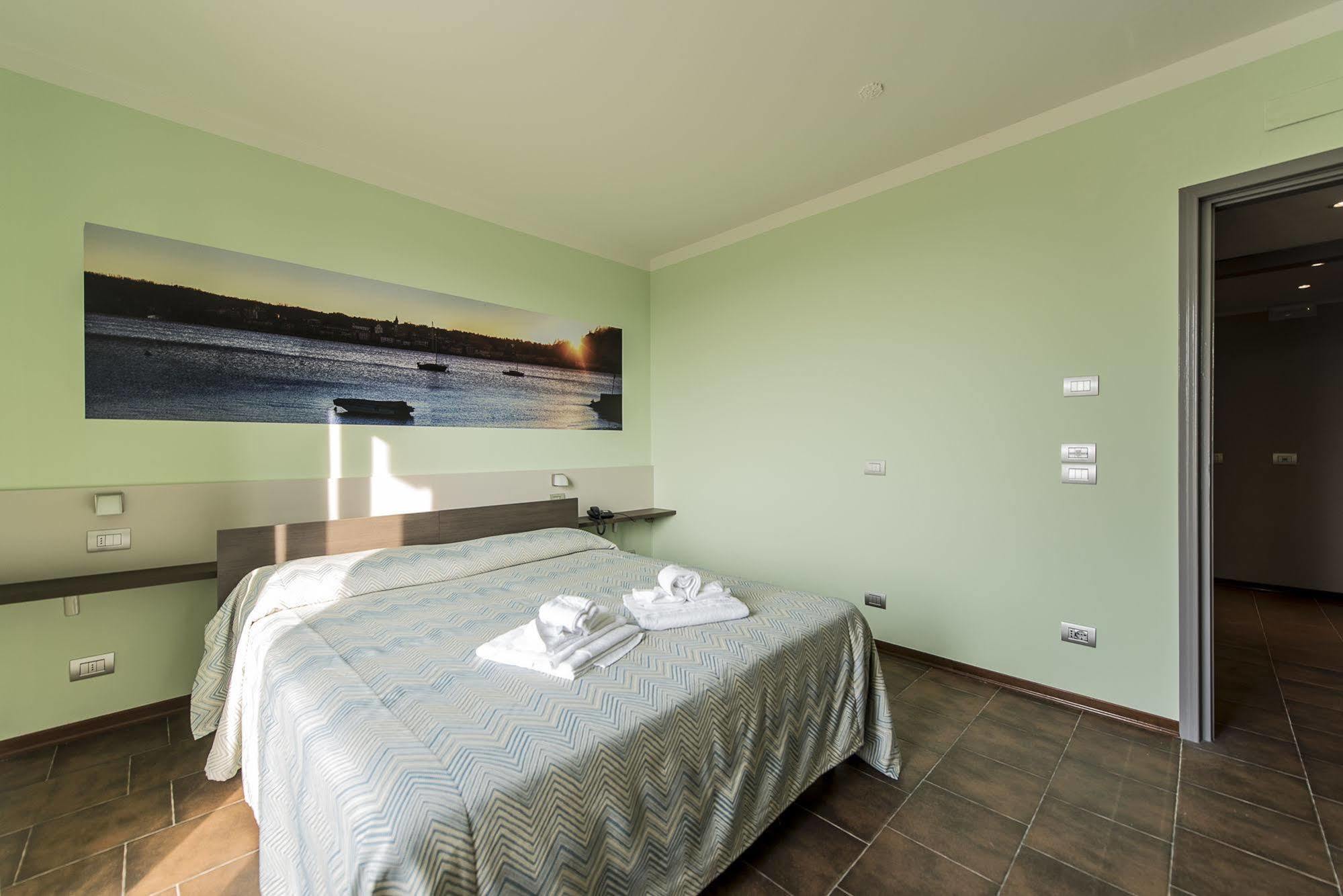 Albergo Residence Isotta Veruno Zewnętrze zdjęcie
