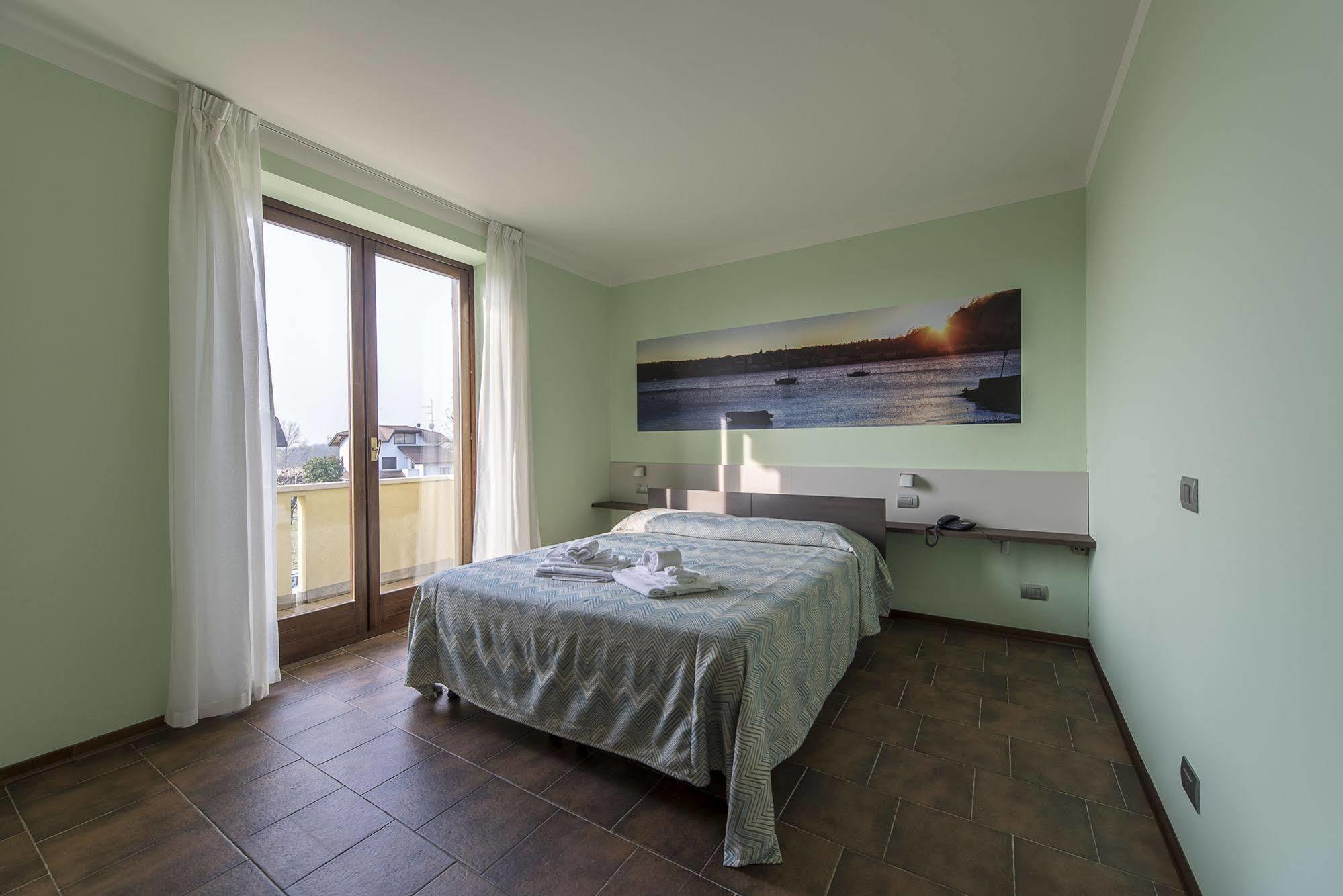 Albergo Residence Isotta Veruno Zewnętrze zdjęcie