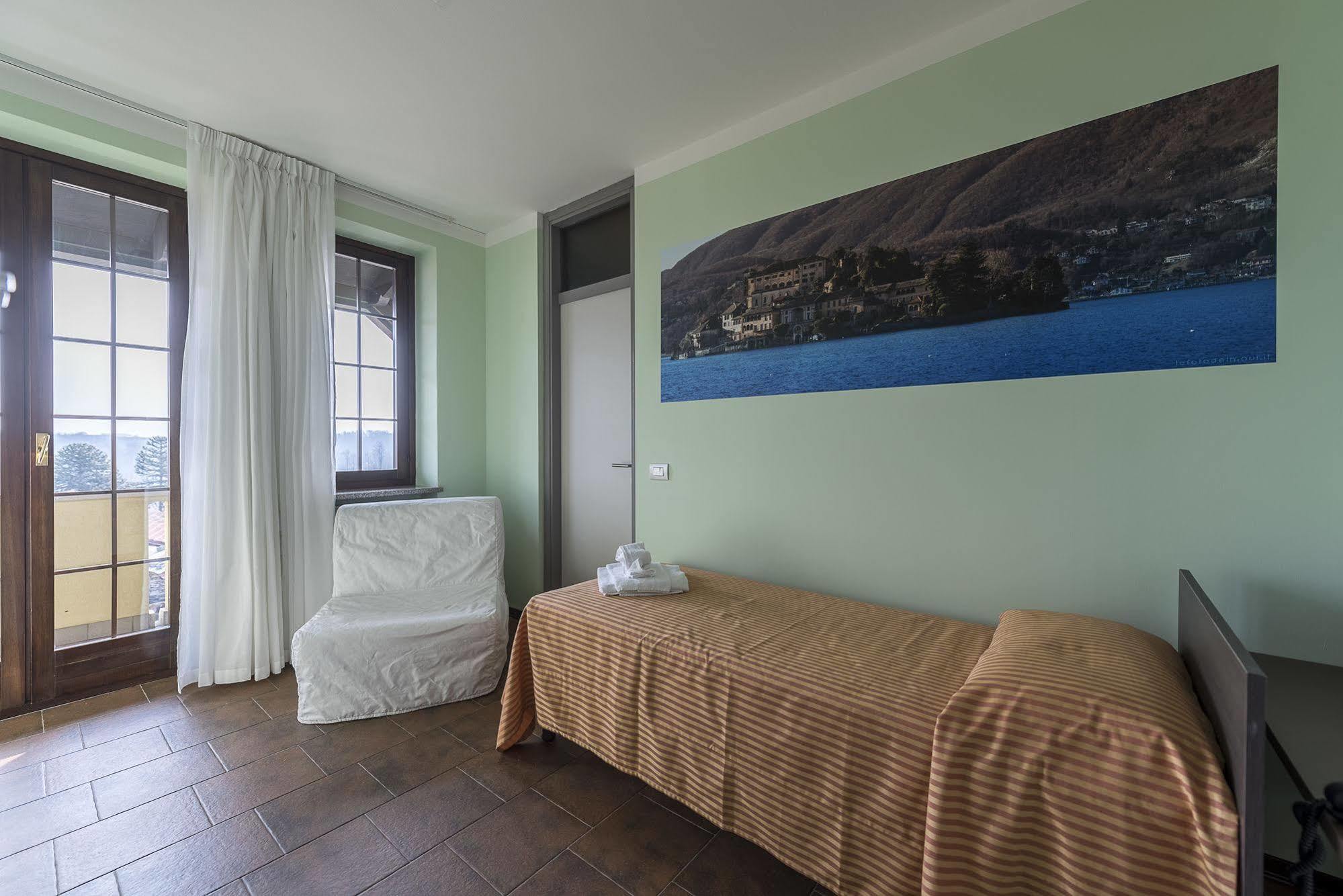 Albergo Residence Isotta Veruno Zewnętrze zdjęcie